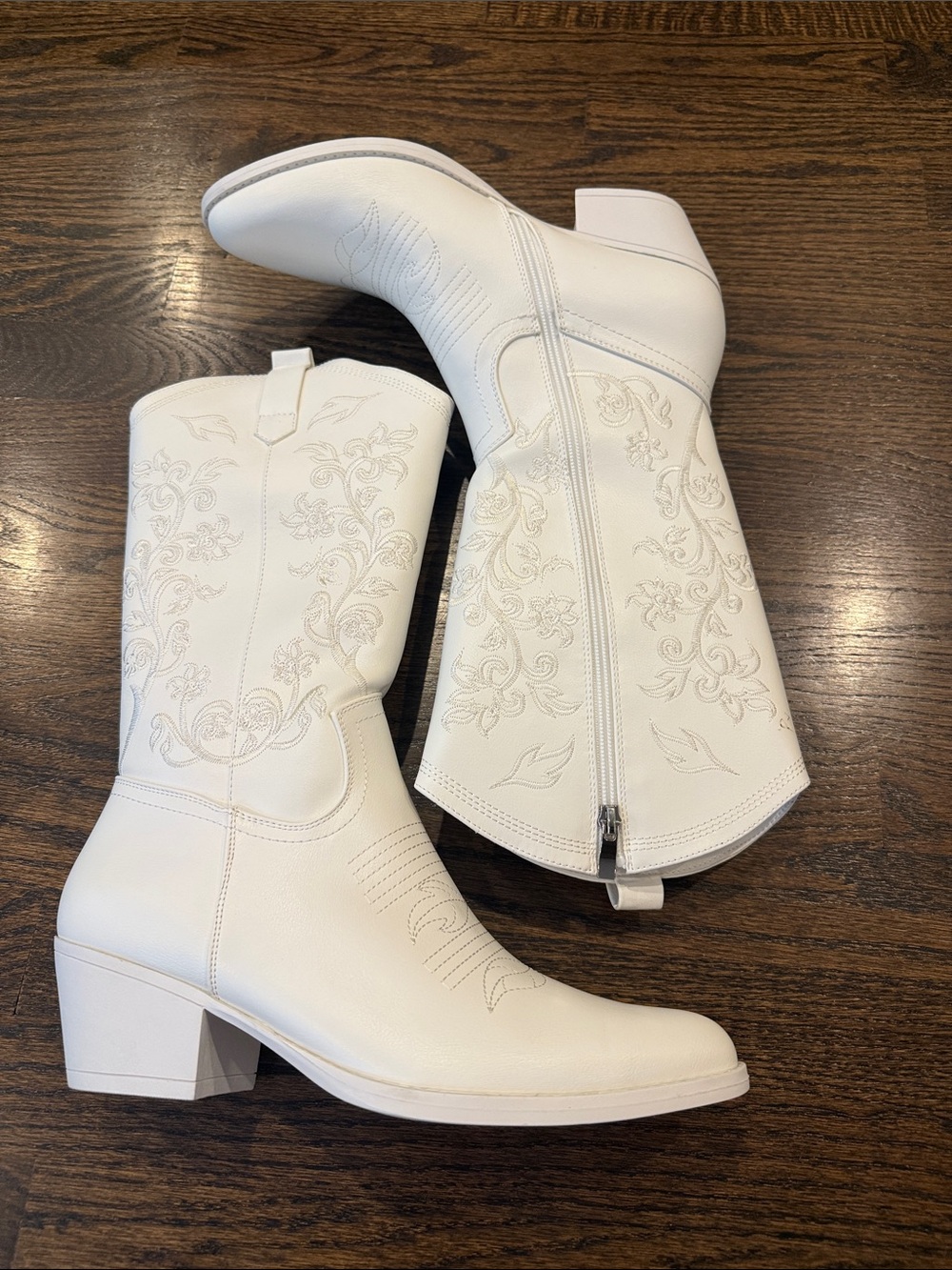 Vepose White Embroidered Mid-Calf Heeled Boots